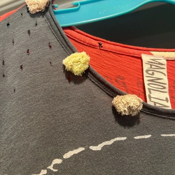 Magnolia Pearl Gray Graphic Tee - Picture 2 of 12